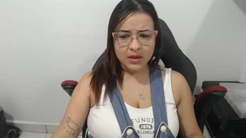 Snapshot of beautyykarol chatting on 05-01-26, 09:52 beautyykarol online show from 05-01-26, 09:52