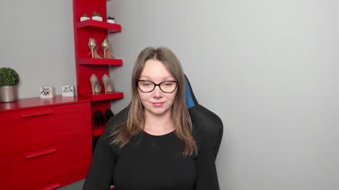 Zoe online show from 10-08-25, 06:33