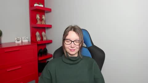 Zoe online show from 11-12-25, 06:36