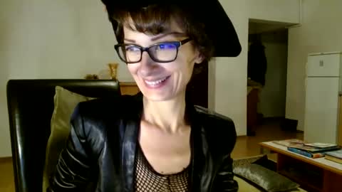 Snapshot of bebacksooon chatting on 12-05-24, 04:12 Raluca online show from 12-05-24, 04:12