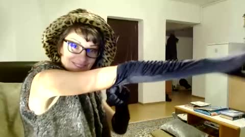 Snapshot of bebacksooon chatting on 12-14-24, 05:36 Raluca online show from 12-14-24, 05:36