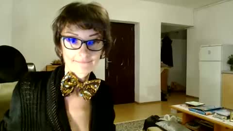 Snapshot of bebacksooon chatting on 12-18-24, 07:19 Raluca online show from 12-18-24, 07:19