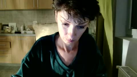 Snapshot of bebacksooon chatting on 09-08-25, 06:29 Raluca online show from 09-08-25, 06:29