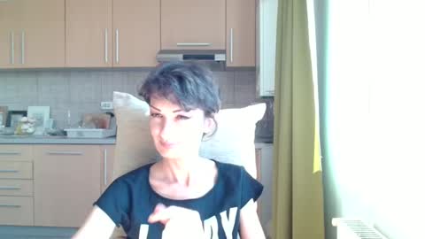 Snapshot of bebacksooon chatting on 09-14-25, 10:58 Raluca online show from 09-14-25, 10:58