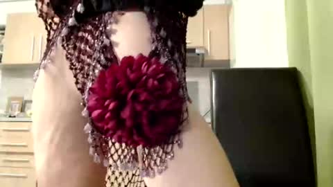 Snapshot of bebacksooon chatting on 09-23-25, 06:00 Raluca online show from 09-23-25, 06:00