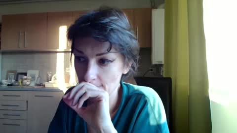 Snapshot of bebacksooon chatting on 09-28-25, 03:39 Raluca online show from 09-28-25, 03:39
