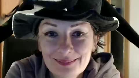 Snapshot of bebacksooon chatting on 11-01-25, 08:11 Raluca online show from 11-01-25, 08:11