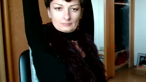 Snapshot of bebacksooon chatting on 11-24-25, 01:44 Raluca online show from 11-24-25, 01:44