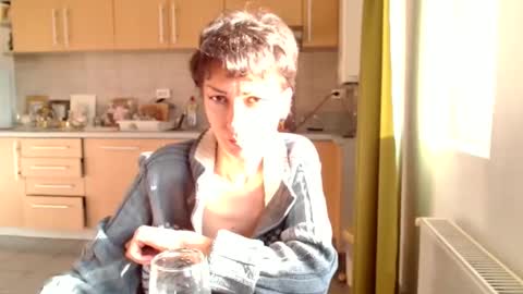 Snapshot of bebacksooon chatting on 12-04-25, 12:03 Raluca online show from 12-04-25, 12:03