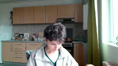 Snapshot of bebacksooon chatting on 12-14-25, 12:21 Raluca online show from 12-14-25, 12:21