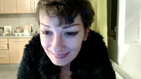 Snapshot of bebacksooon chatting on 12-16-25, 07:41 Raluca online show from 12-16-25, 07:41