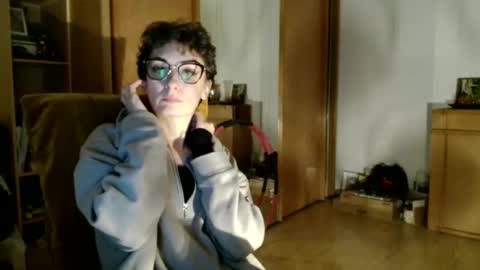 Snapshot of bebacksooon chatting on 12-19-25, 06:04 Raluca online show from 12-19-25, 06:04