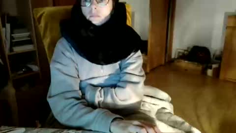 Snapshot of bebacksooon chatting on 12-20-25, 07:32 Raluca online show from 12-20-25, 07:32