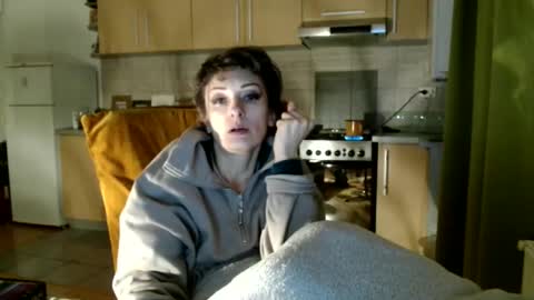 Snapshot of bebacksooon chatting on 01-09-26, 04:21 Raluca online show from 01-09-26, 04:21