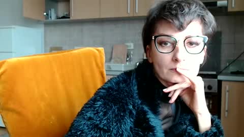 Snapshot of bebacksooon chatting on 01-13-26, 12:10 Raluca online show from 01-13-26, 12:10