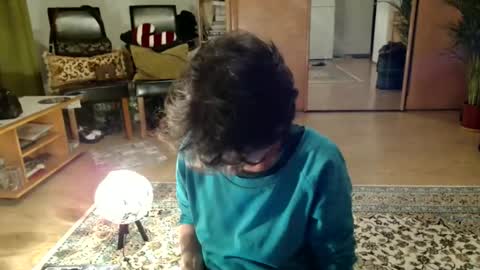 Snapshot of bebacksooon chatting on 05-19-26, 06:36 Raluca online show from 05-19-26, 06:36