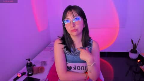 Snapshot of becca_be_ chatting on 06-05-26, 06:52 Becca is here online show from 06-05-26, 06:52