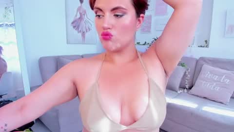 Snapshot of becca_diamond chatting on 12-31-24, 02:25 Rebecca online show from 12-31-24, 02:25