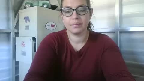 Snapshot of beccabee37 chatting on 03-19-26, 05:39 beccabee37 online show from 03-19-26, 05:39