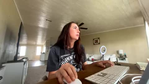 beccaraexoxo online show from 05-27-26, 09:45