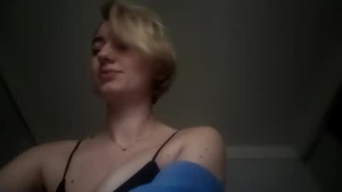 Snapshot of beckixjewelx chatting on 03-18-26, 12:19 BeckiXJewelX online show from 03-18-26, 12:19