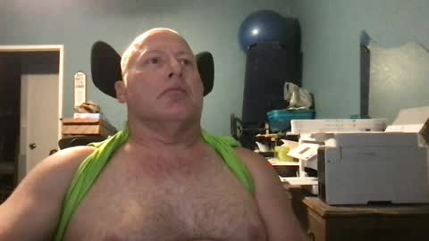 Snapshot of beckster040 chatting on 06-12-26, 07:07 beckster online show from 06-12-26, 07:07