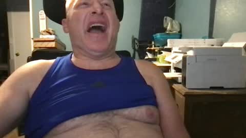 Snapshot of beckster040 chatting on 06-17-26, 07:00 beckster online show from 06-17-26, 07:00