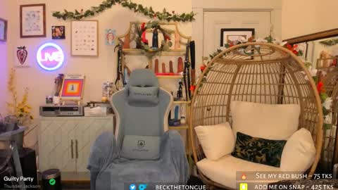 Snapshot of beckthetongue chatting on 02-11-26, 10:37 Beck the tongue online show from 02-11-26, 10:37