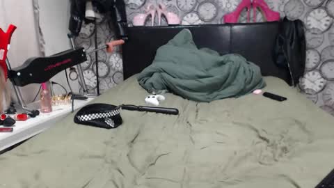 Becky online show from 10-31-25, 06:31