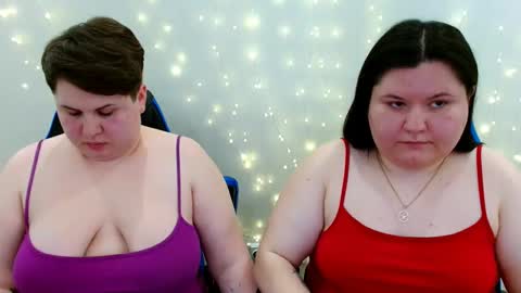 Snapshot of beckyandellen chatting on 04-22-26, 11:45 BeckyAndEllen online show from 04-22-26, 11:45