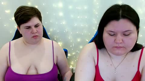 Snapshot of beckyandellen chatting on 04-30-26, 12:44 BeckyAndEllen online show from 04-30-26, 12:44