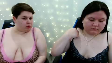 Snapshot of beckyandellen chatting on 05-03-26, 11:27 BeckyAndEllen online show from 05-03-26, 11:27