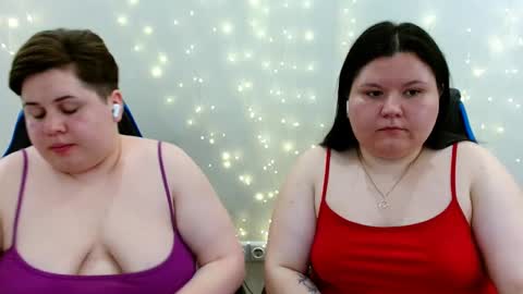 Snapshot of beckyandellen chatting on 05-18-26, 08:14 BeckyAndEllen online show from 05-18-26, 08:14