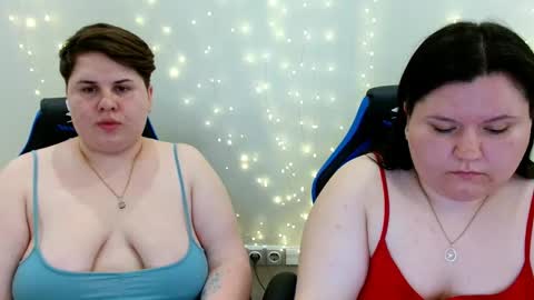 Snapshot of beckyandellen chatting on 05-20-26, 06:47 BeckyAndEllen online show from 05-20-26, 06:47