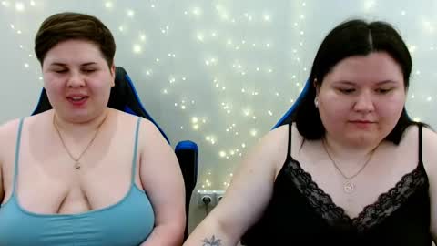 Snapshot of beckyandellen chatting on 05-22-26, 11:05 BeckyAndEllen online show from 05-22-26, 11:05