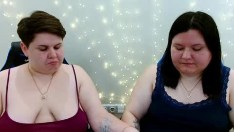 Snapshot of beckyandellen chatting on 05-27-26, 10:23 BeckyAndEllen online show from 05-27-26, 10:23