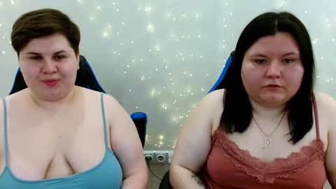 Snapshot of beckyandellen chatting on 06-02-26, 09:11 BeckyAndEllen online show from 06-02-26, 09:11