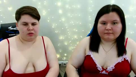 Snapshot of beckyandellen chatting on 06-04-26, 09:04 BeckyAndEllen online show from 06-04-26, 09:04