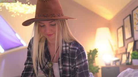 beckyissweetie online show from 05-17-26, 08:34