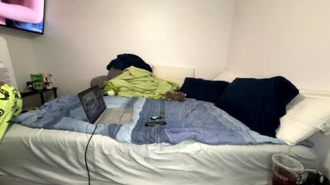 Snapshot of becreative_ chatting on 12-11-24, 09:09 Peaches Cream online show from 12-11-24, 09:09