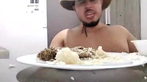 Snapshot of beefypecs_10 chatting on 12-18-25, 10:27 Criss2fer online show from 12-18-25, 10:27