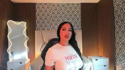 Snapshot of beella_tay1 chatting on 04-21-26, 12:11 BELLA online show from 04-21-26, 12:11