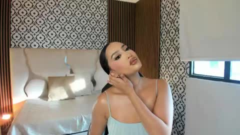 Snapshot of beella_tay1 chatting on 05-01-26, 11:37 BELLA online show from 05-01-26, 11:37