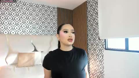 Snapshot of beella_tay1 chatting on 05-12-26, 11:40 BELLA online show from 05-12-26, 11:40