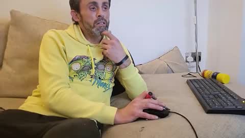 Snapshot of begbestuk chatting on 11-05-25, 03:17 begbestuk online show from 11-05-25, 03:17