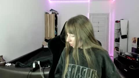 Snapshot of bekkareyes chatting on 11-16-25, 04:12 bekka online show from 11-16-25, 04:12