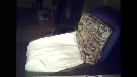 Snapshot of bekklove1 chatting on 01-31-25, 01:43 bekklove1 online show from 01-31-25, 01:43