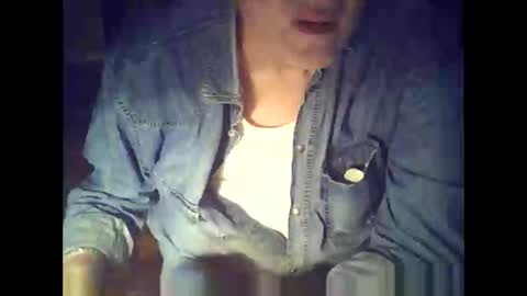 Snapshot of bekklove1 chatting on 10-15-25, 04:29 bekklove1 online show from 10-15-25, 04:29