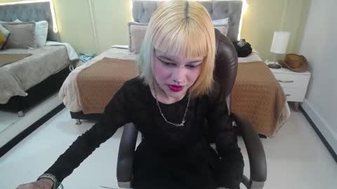 Snapshot of bela_craxkerr chatting on 12-02-25, 01:50 Bela online show from 12-02-25, 01:50