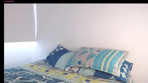 hadid online show from 09-29-25, 06:24